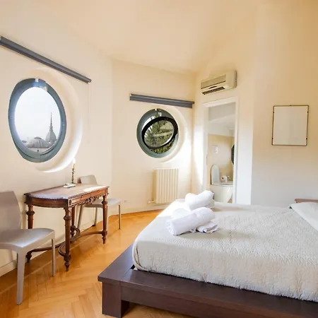 Loft La Magnolia-centro Citta-terrazza-wifi アパート トリノ